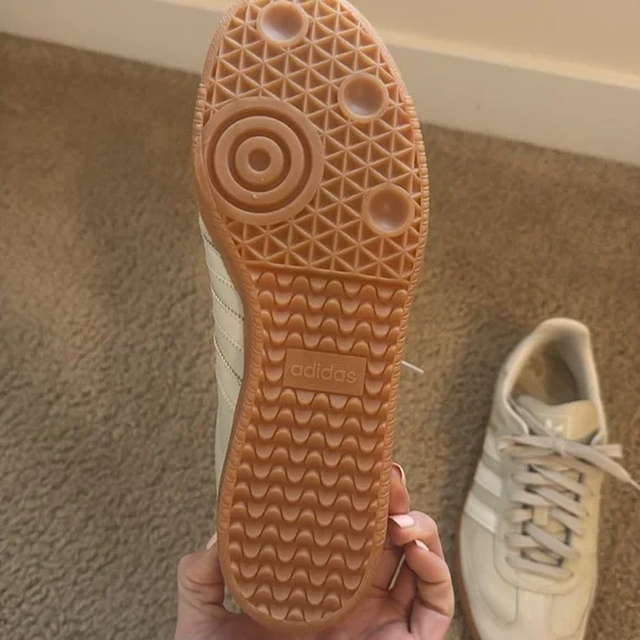 Sambas - Picture 2 of 3